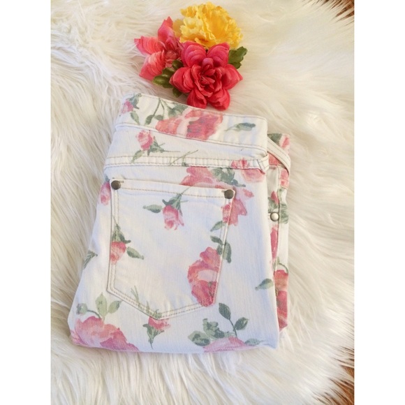 Free People Denim - 🎉HP 🌸 Free People Rose Floral Ankle Jean 🌸