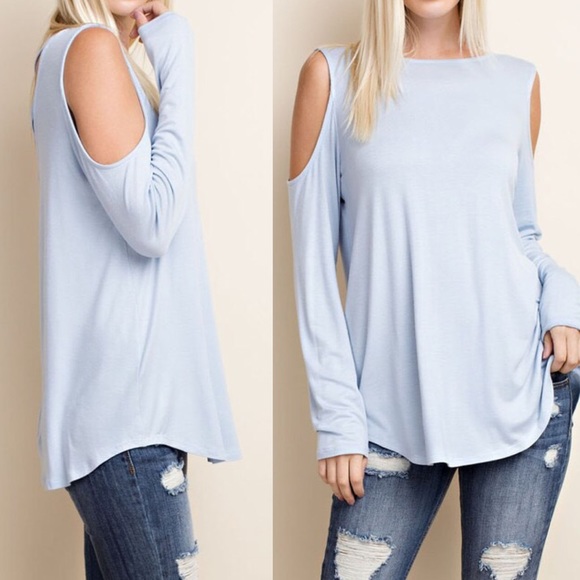 ❗️LAST❗️Cold shoulder top w criss cross back - Picture 3 of 4