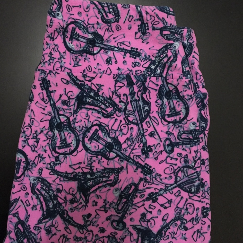 Lularoe Instrument Leggings.  💕💙