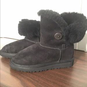 UGGS (BLACK)- Only Used ONCE- ALMOST NEW!!!