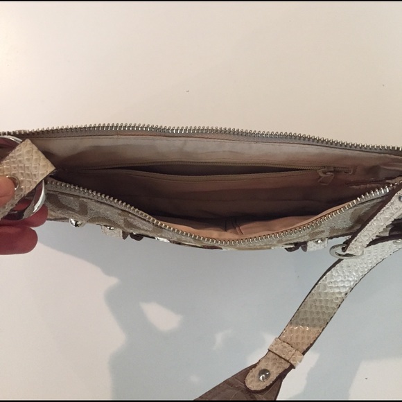 Guess Purse - Picture 4 of 4