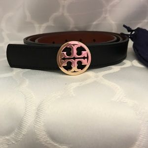 Reversible classic Tory logo 1" belt.