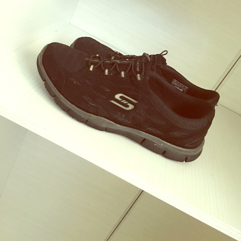 Black sketchers memory foam sneakers size 9.5
