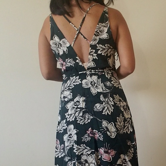 🍃LAST ONE🍃DARK GREEN MIDI FLORAL WRAP DRESS - Picture 5 of 5