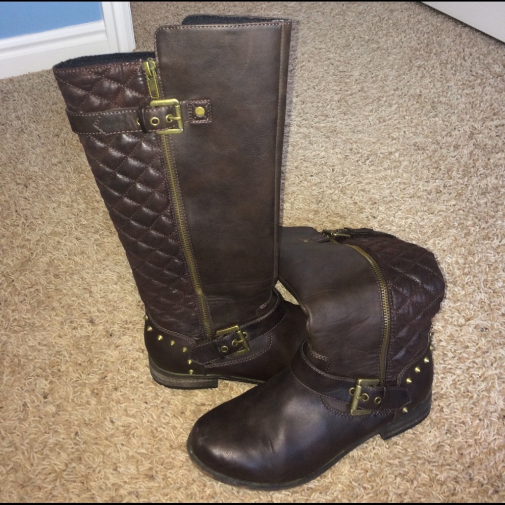 Shin high boots, brown-chocolate colour.