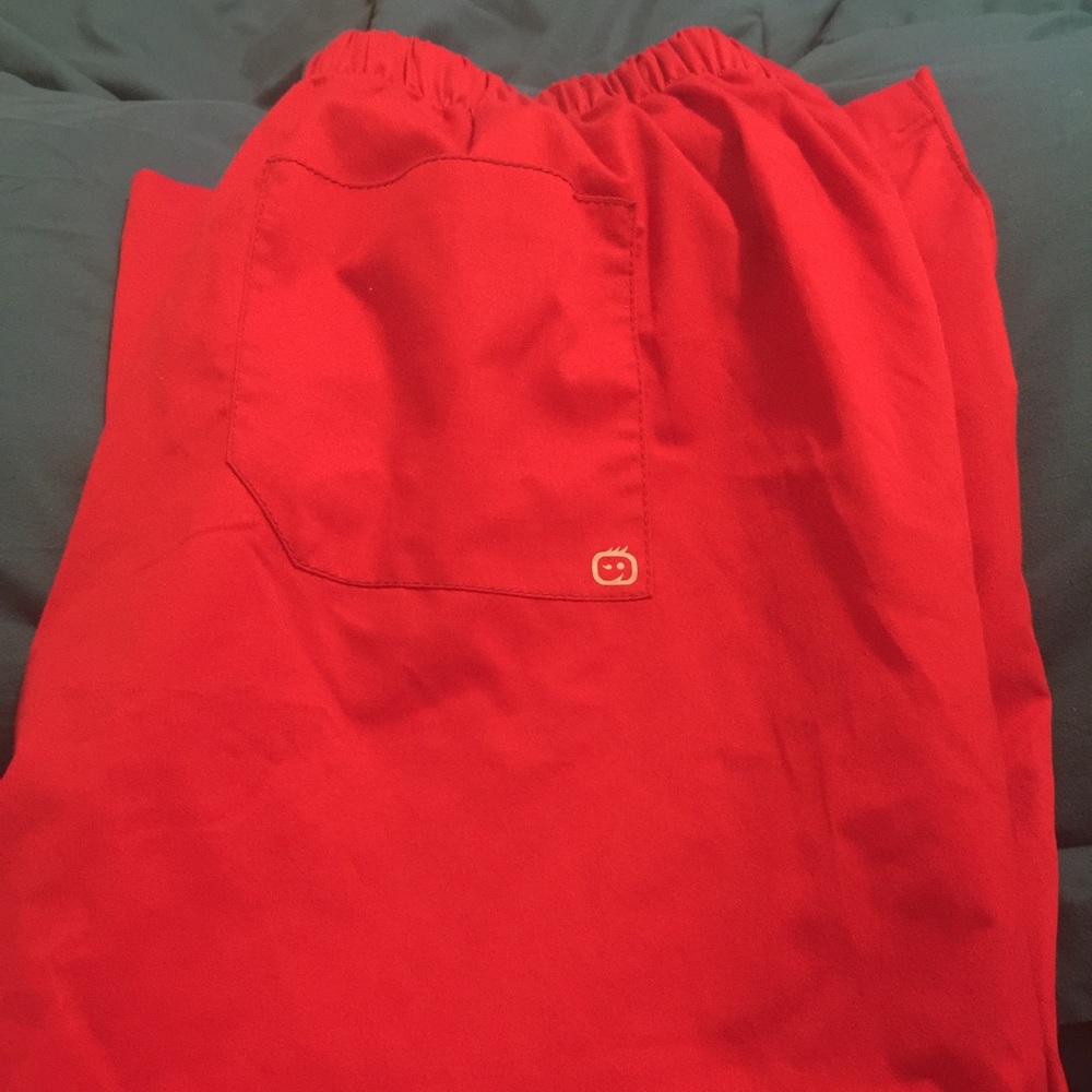 Red Wonder wink scrub bottoms