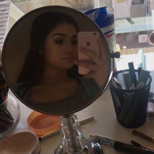 Meet your Posher, Eva