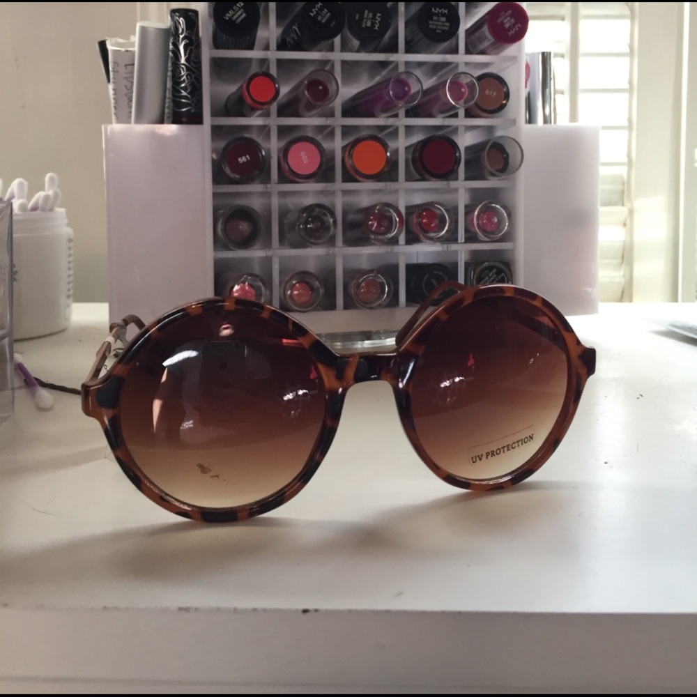 ❌SOLD❌Charlotte Russe tortoise shell sunglasses.
