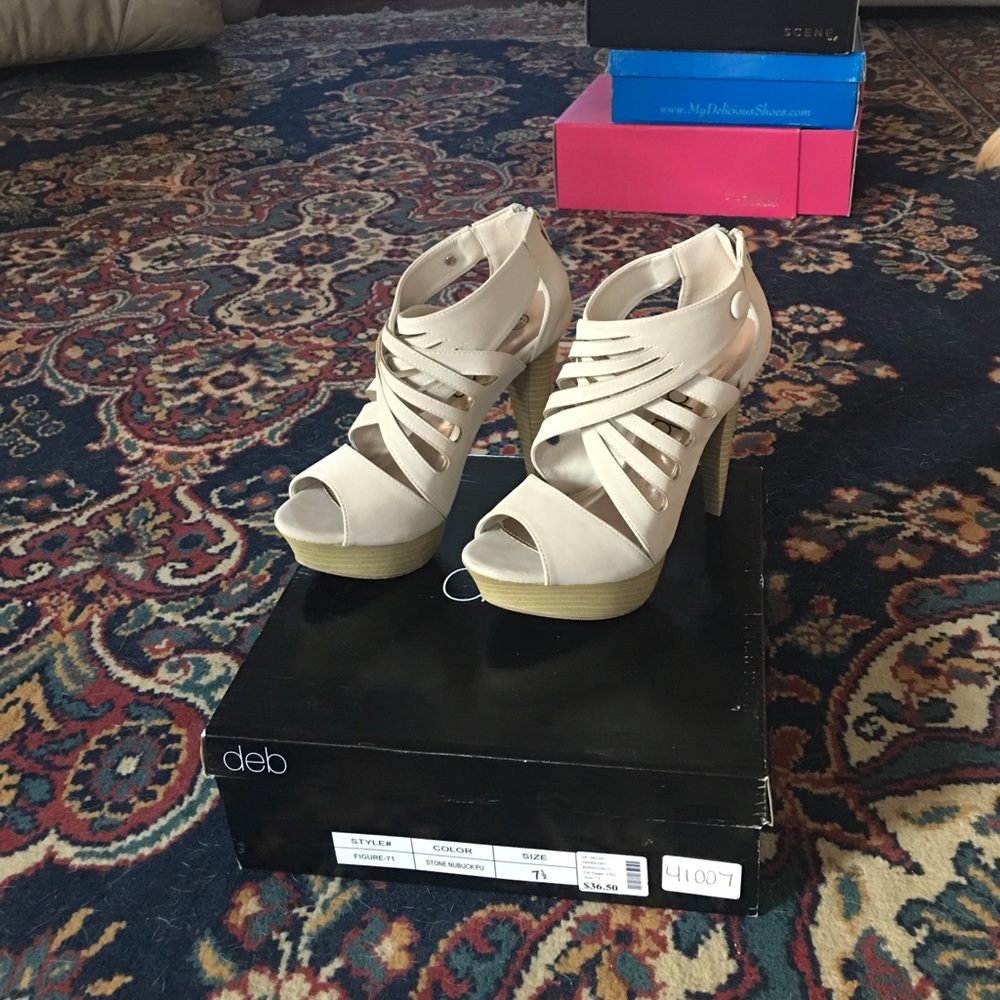 I'm selling shoes that have been worn about 1 time