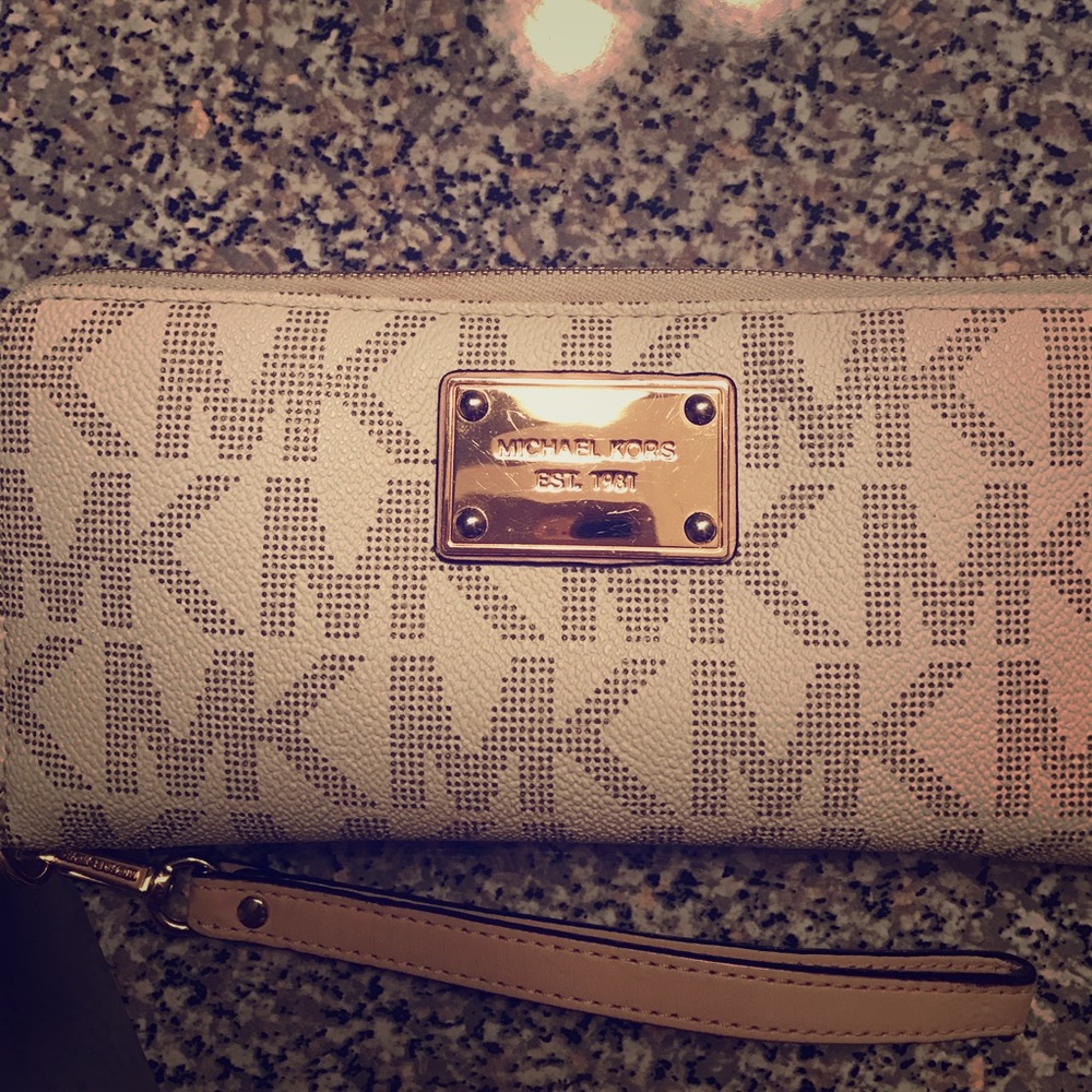 Michael Kors Continental Wallet