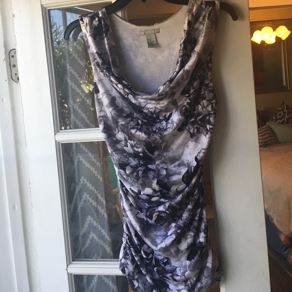 H&M scoop neck size XS top grey floral