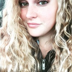 Meet your Posher, Becca anne