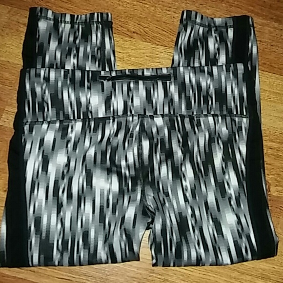 Workout Capri Pants - Picture 2 of 4