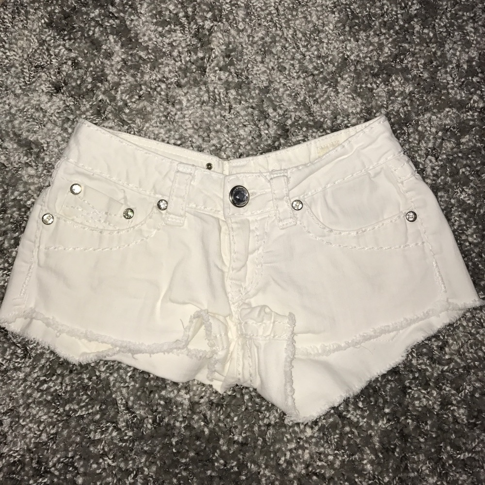 White bedazzled shorts! 💓