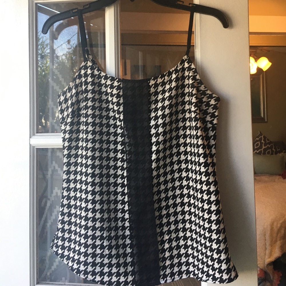 Houndstooth camisole size XS black and white