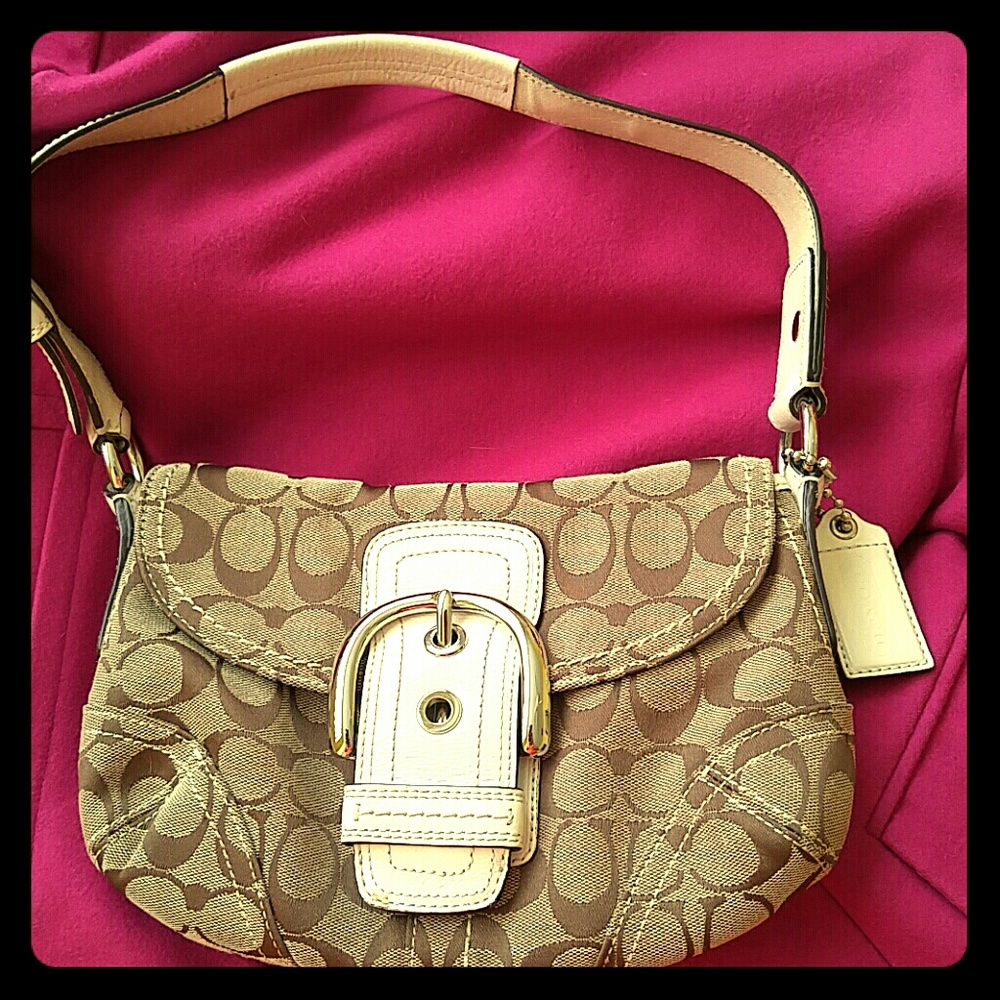 Vintage Coach signature white buckle shoulder bag