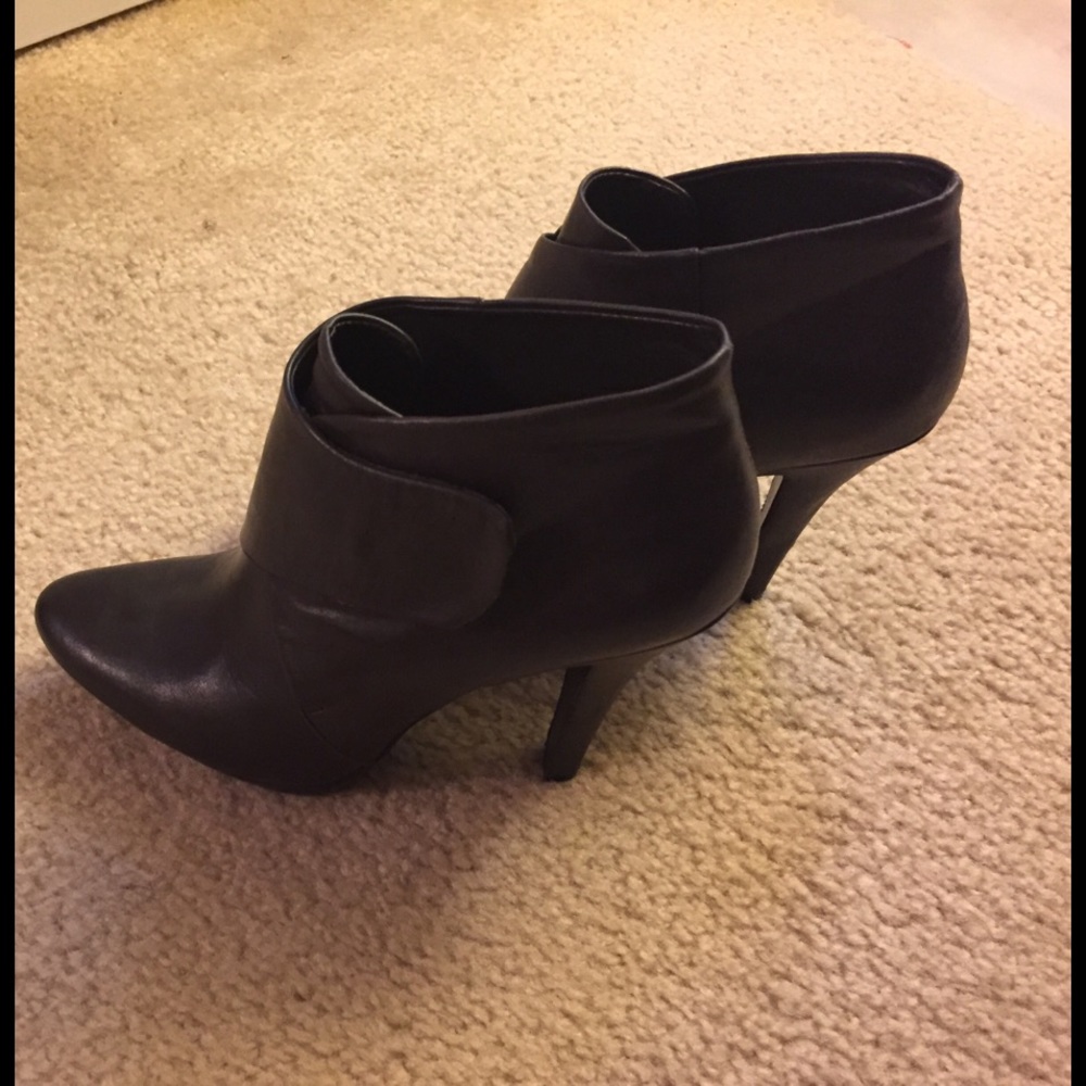 Dark brown Nine west booties