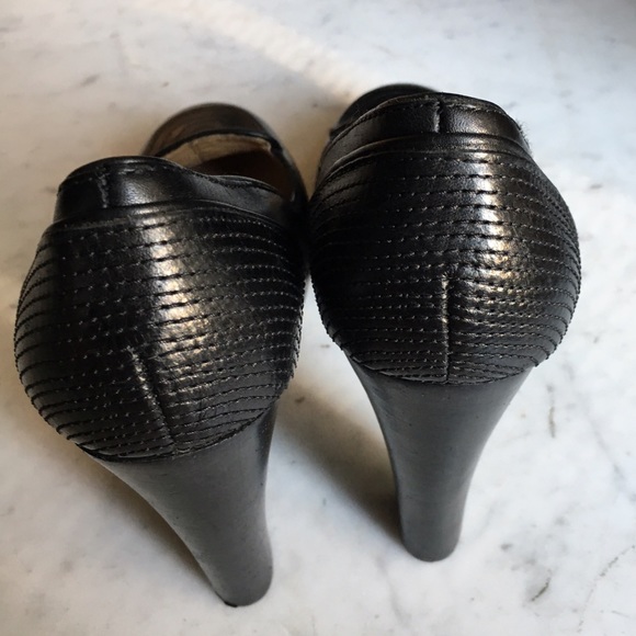 SOLD Michael Kors Leather Platform Pumps - Picture 4 of 7