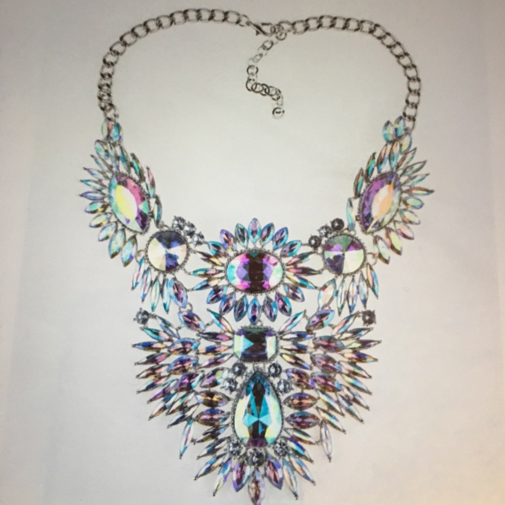 NWT Crystal necklace