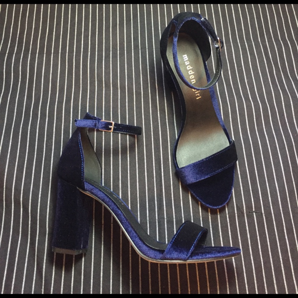 Steven Madden blue velvet heels, brand new 6.5