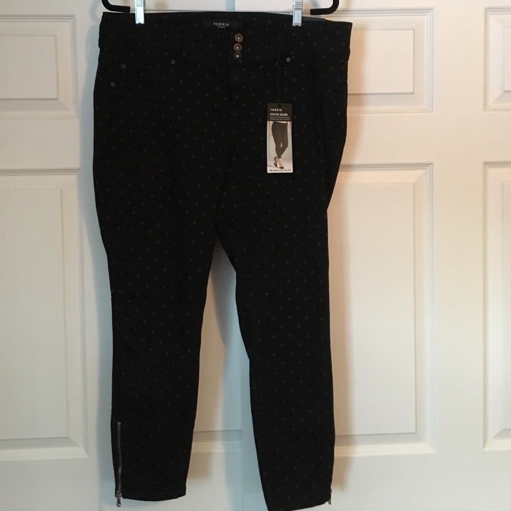 Torrid stiletto zip jeans