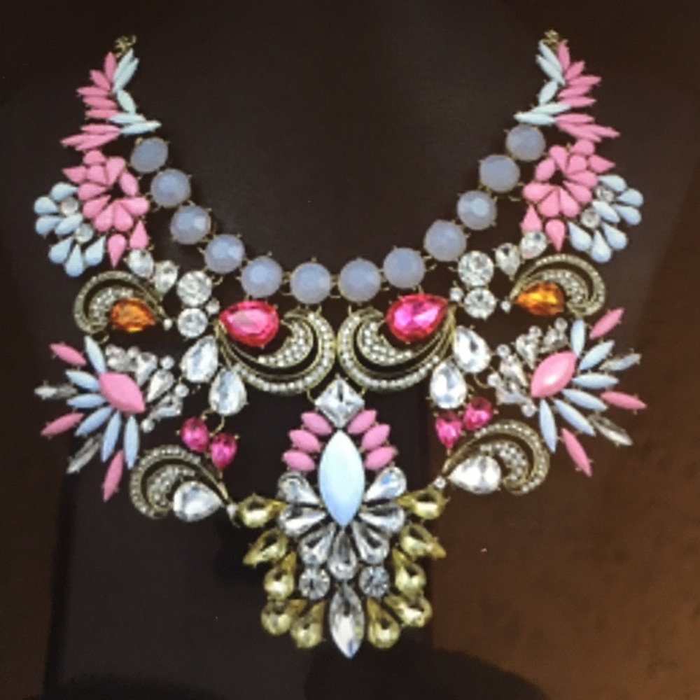 NWT fashion necklace