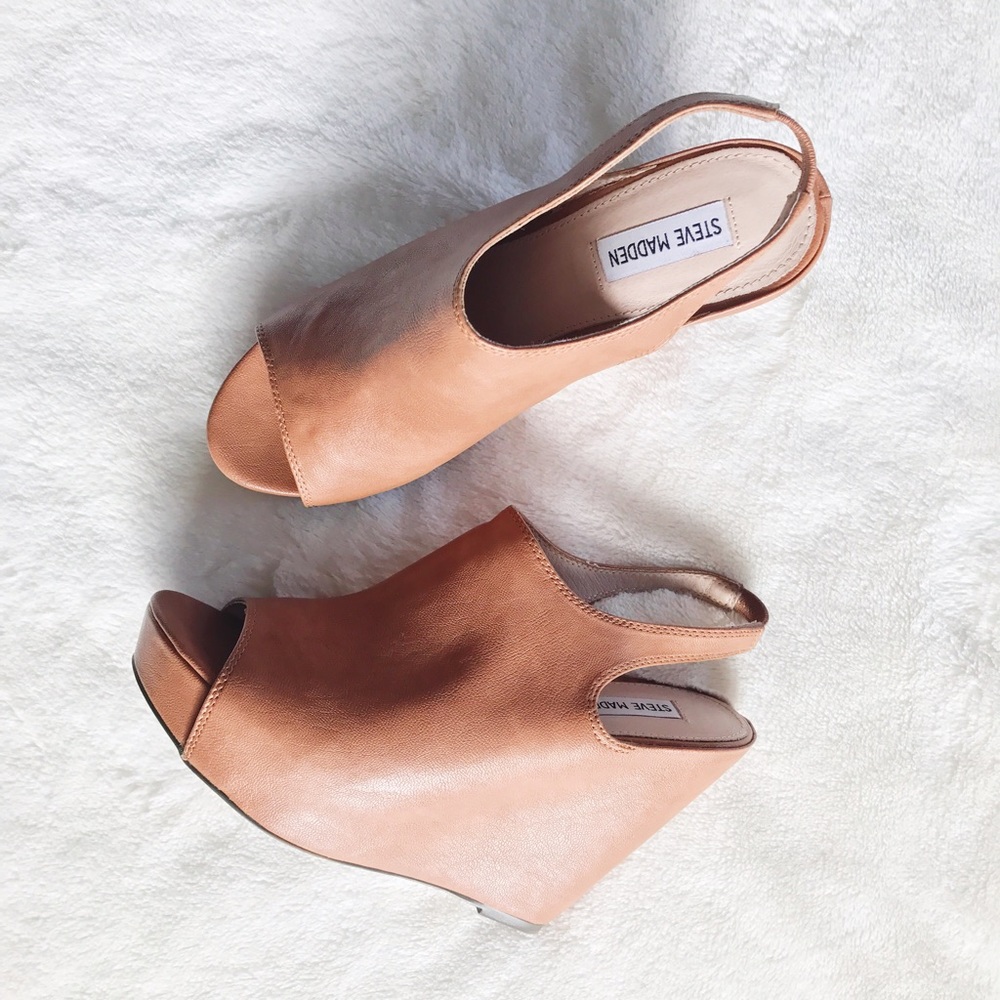 STEVE MADDEN peep toe sling-back wedges