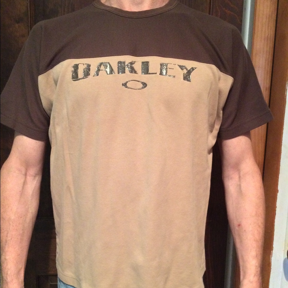 Men's Oakley T-shirt