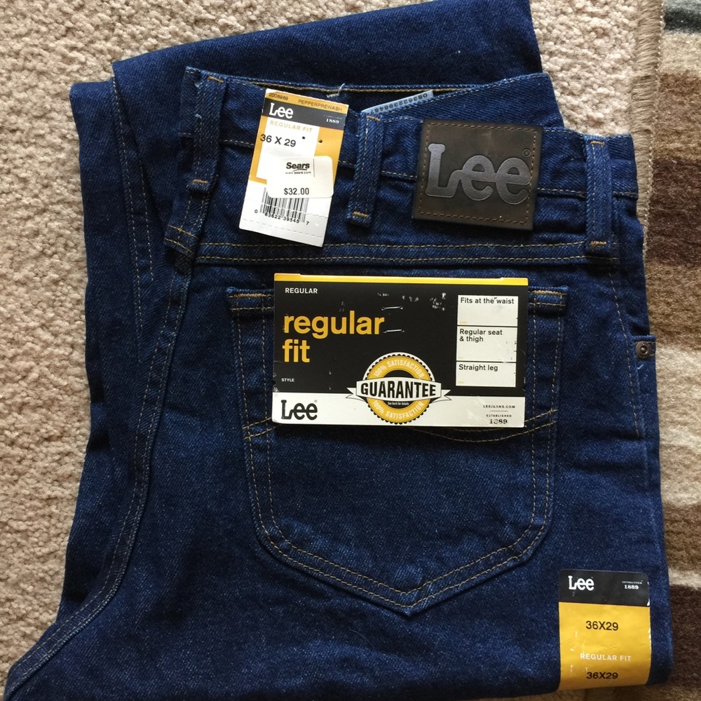 Never worn men's Lee jeans, with tags still on
