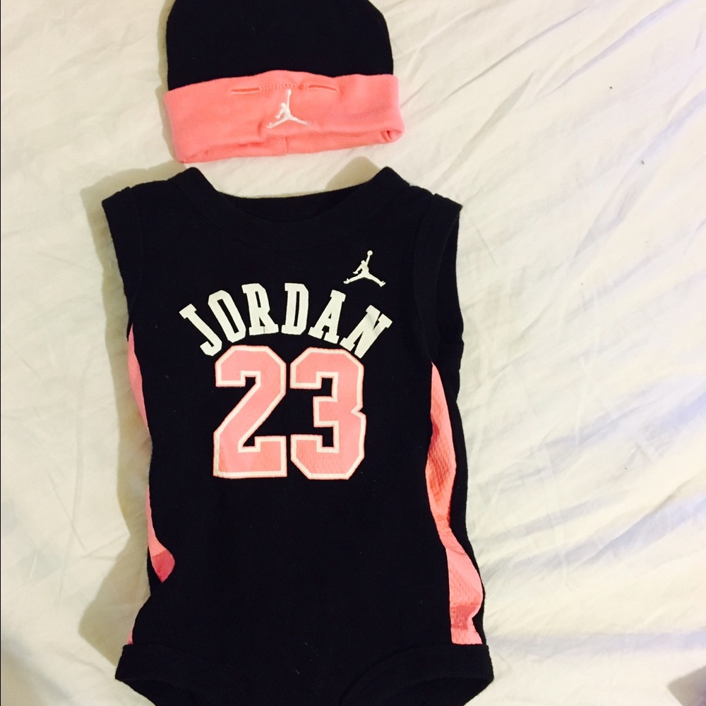 Jordan hat & Jordan t-shirt (pink & black )