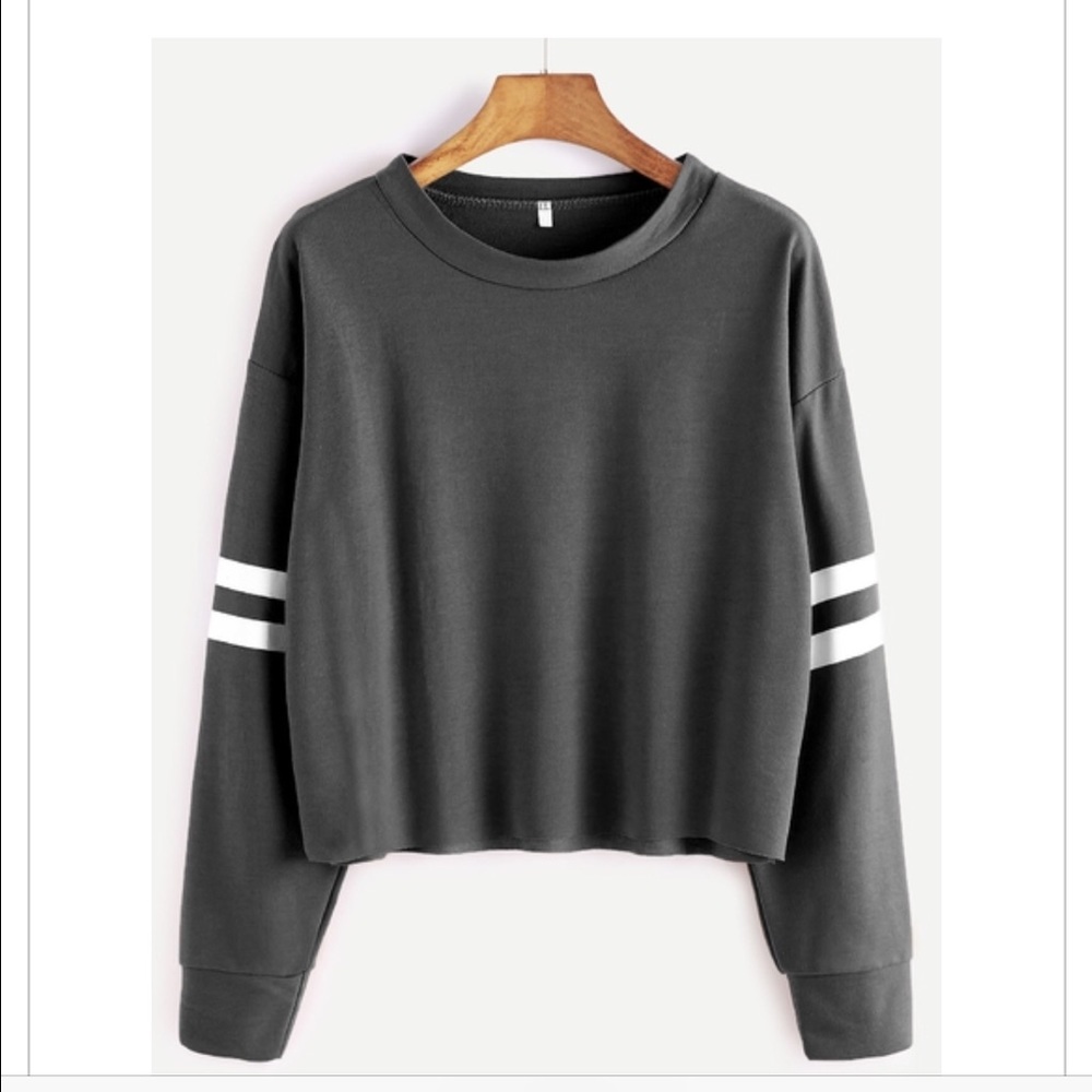 New gray crop top t shirt with white strip sleeves
