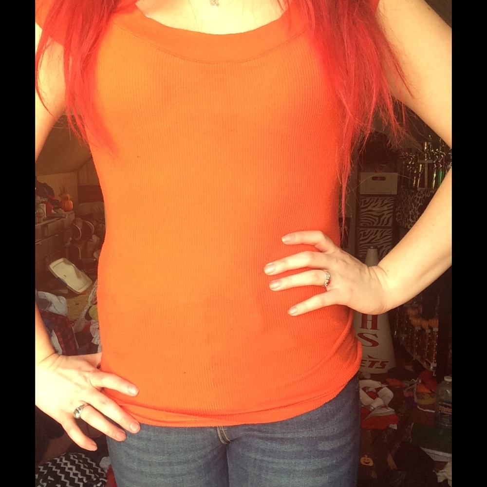 Orange fitted t shirt very flattering