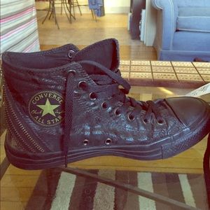 Easter sale!! 🌺💐Converse tri zip high top