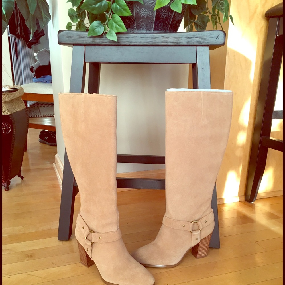 ❄️👢Winter Sale!! Ralph Lauren tall suede boots.