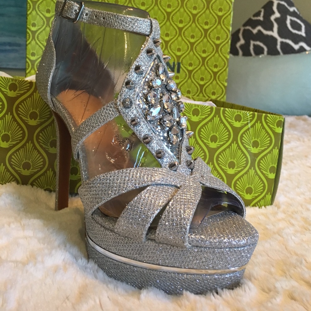 Gianni Bini silver rhinestone size 6 high heels