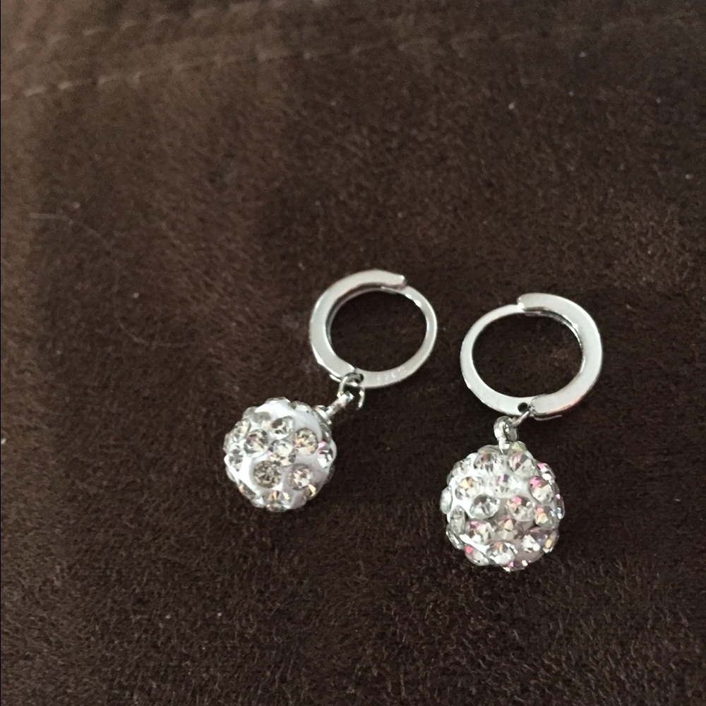 💕 Silver Crystal Dangle Earrings 💕