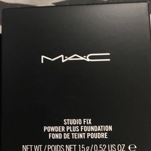 Mac Studio Fix Powder plus foundation