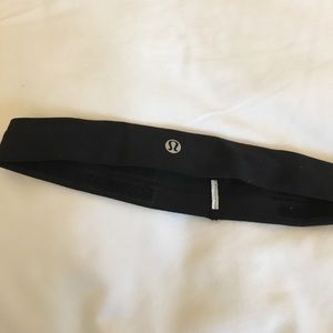 Black lululemon head wrap