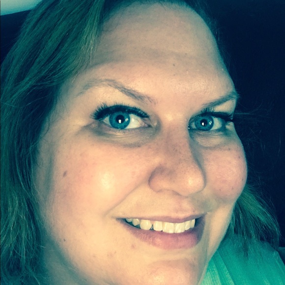 Meet your Posher, Liz, at Anchors & Tides Boutique - Picture 5 of 8