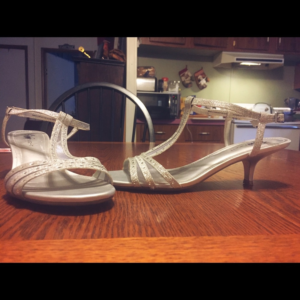 Fioni Night silver heels