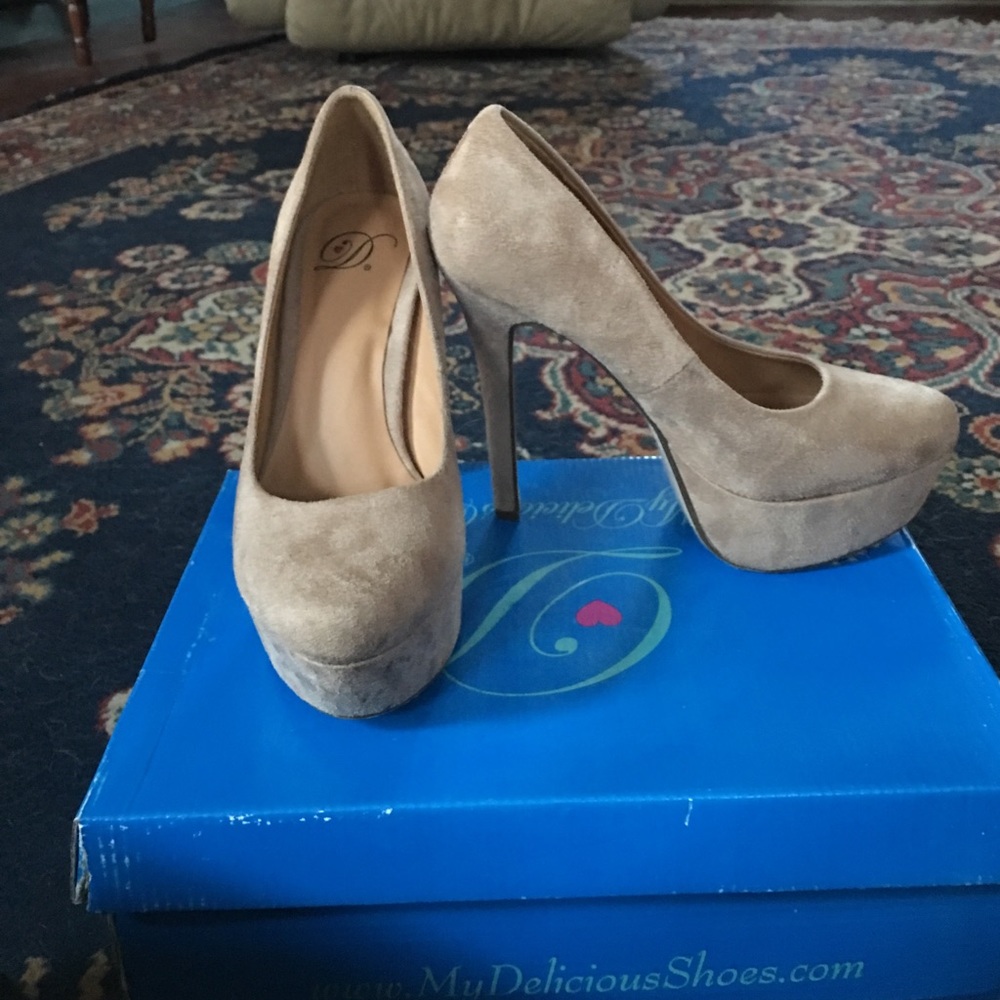 Tan platforms