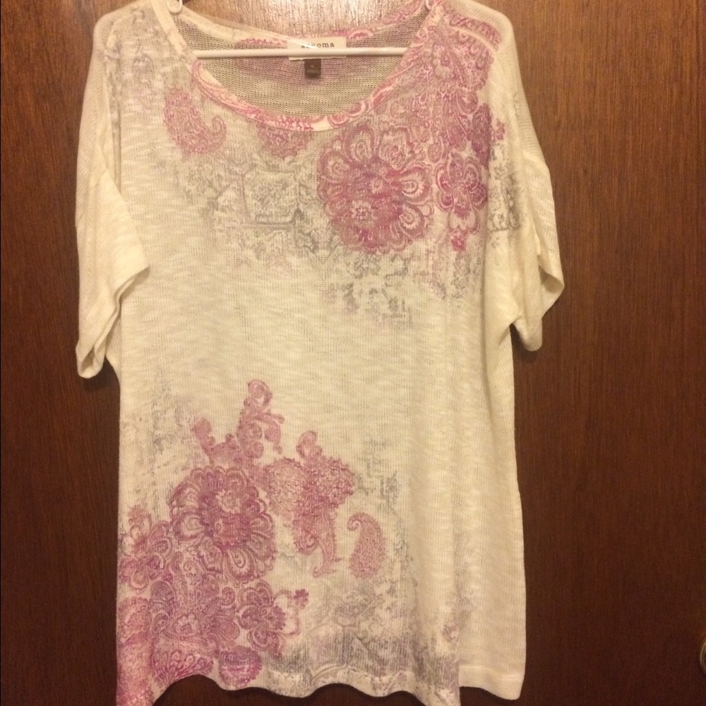 NWOT Light Weight Knit. XL