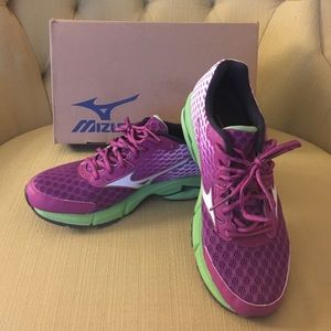 Unworn running shoes- Mizuno