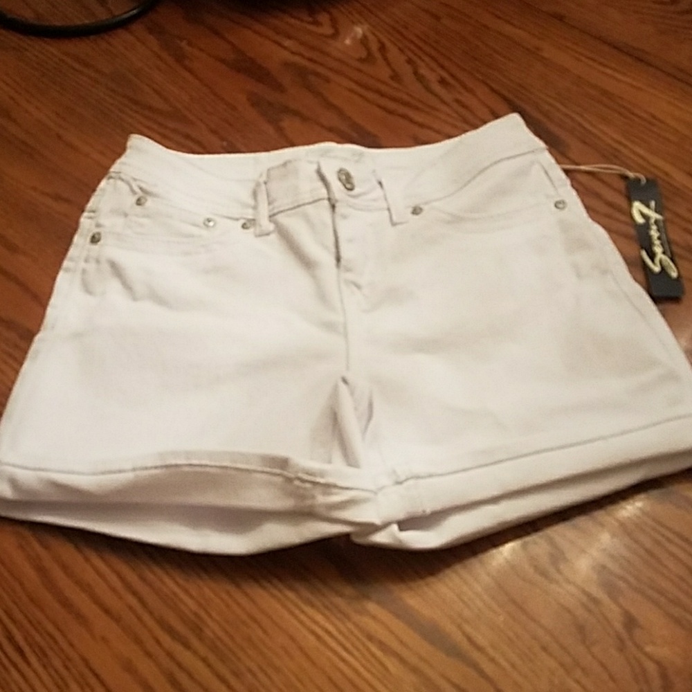 New! Seven7 White Cuffed Shorts Size 4 (stretch)