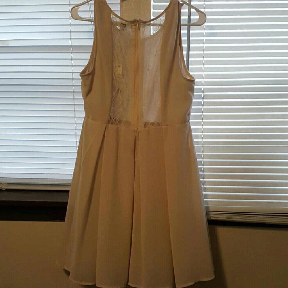 Spring dress - Picture 4 of 4