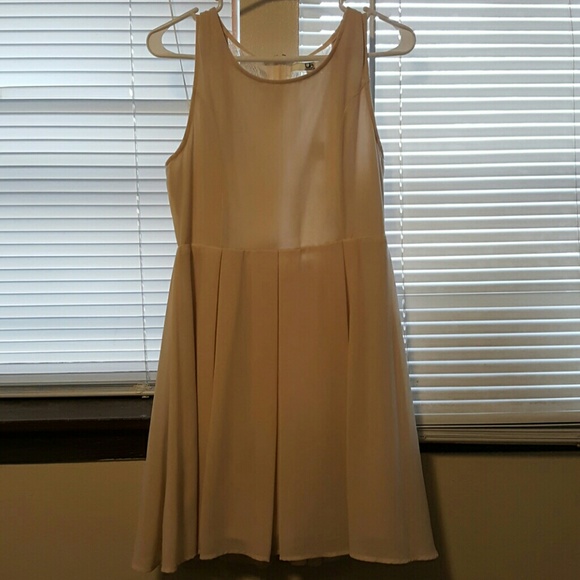 Spring dress - Picture 1 of 4