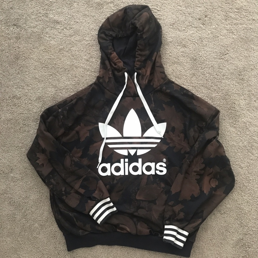 Adidas sweatshirt super cute!! Size small