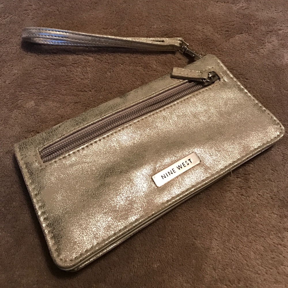 New Nine West Wristlet