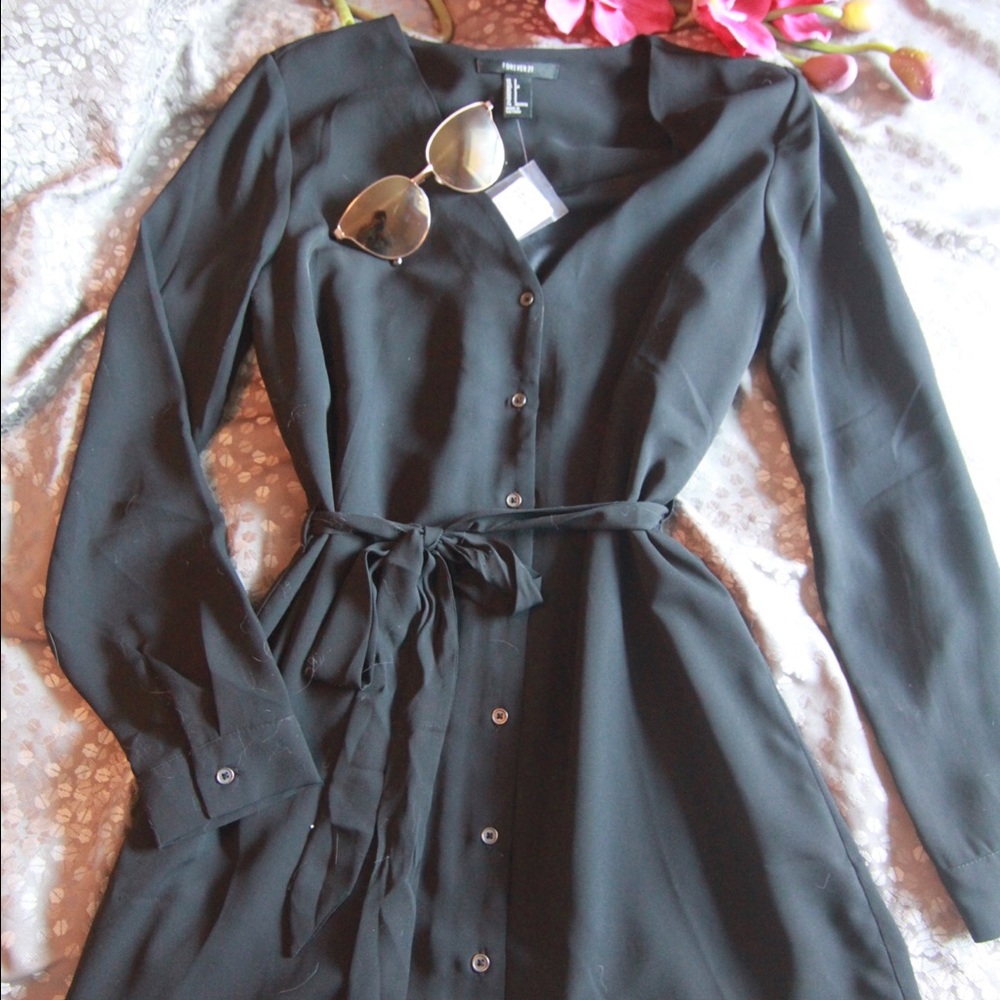 Long sleeve, tie waist, short woven dress