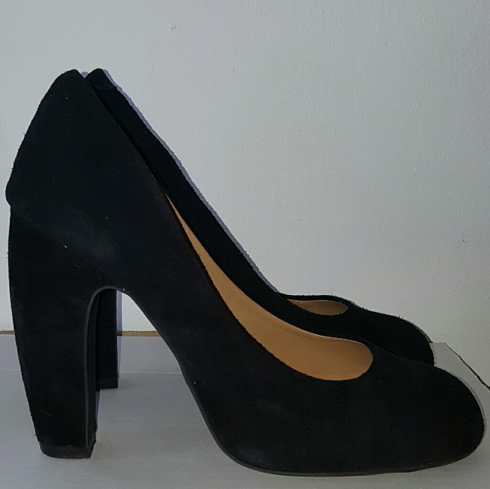 Kimchi Blue Black Suede Heel Sz 8